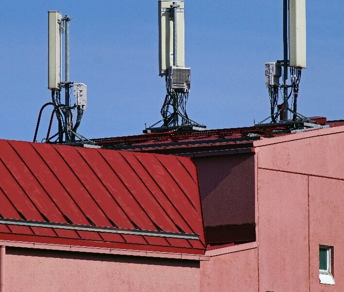 A picture of rooftop antennas